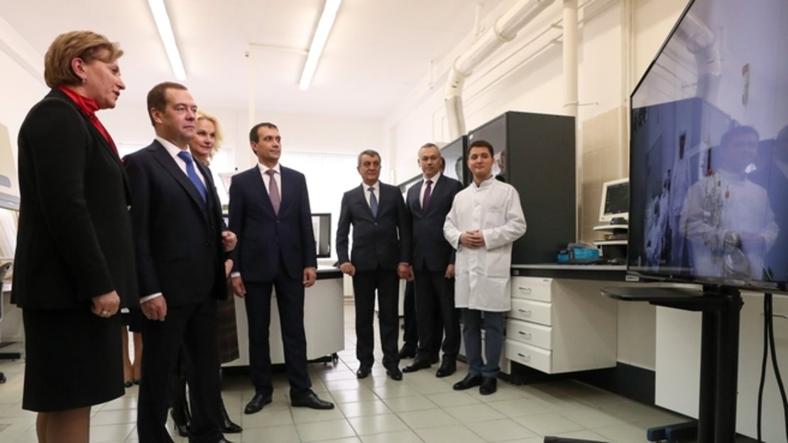 Медведев дал старт запуску производства вакцины от Эболы