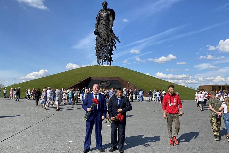 Посол Йемена посетил один из крупнейших монументов России