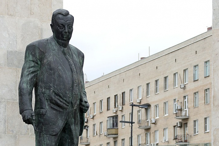 В Москве появился памятник Евгению Примакову