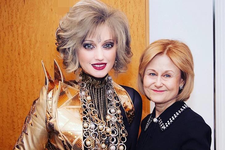Певицу Ламу Сафонову наградили в Кремлёвском зале за ее бестселлер
