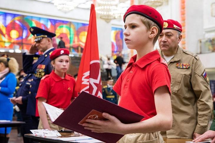 Около 100 школьников посвятят в юнармейцы в Музее Победы