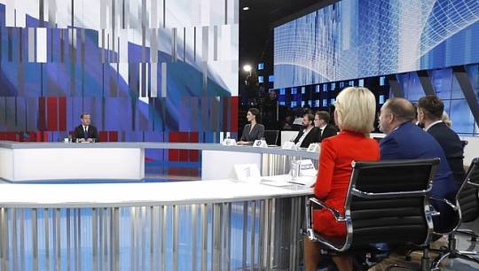 Сегодня, 5 декабря, премьер-министр Дмитрий Медведев дает традиционное телеинтервью «Разговор с Дмитрием Медведевым»