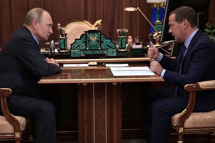 Медведев — Путину: Расходы на соцсферу вырастут