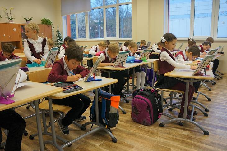 Более 70% будущих первоклассников уже зачислены в московские школы