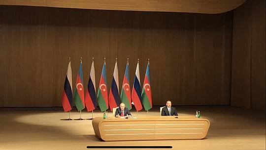 В Баку проходит Девятый российско-азербайджанский межрегиональный форум. Перед его началом состоялась встреча главы Росс...