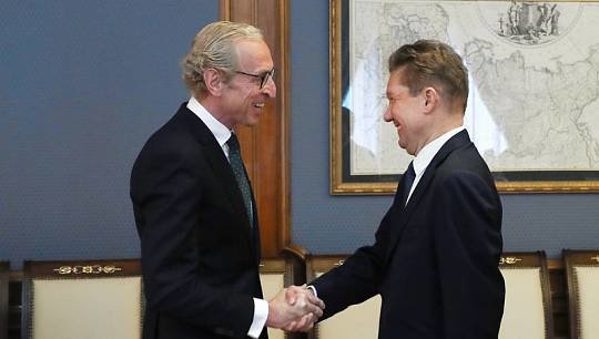 Председатель правления «Газпрома» Алексей Миллер провел встречу с уполномоченным правительства ФРГ Георгом Графом Вальде...