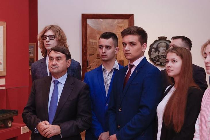 Помощник Президента РФ со студентами-транспортниками посетил выставку «Транспорт России»