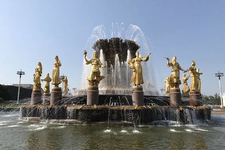 В Москве состоялся пробный пуск фонтана «Дружба народов»