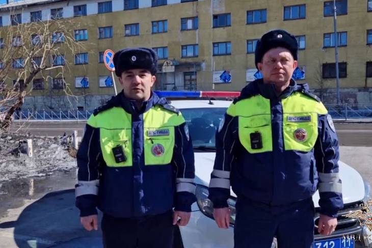 Полицейских наградят за смелость Полицейских наградят за смелость
