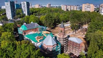 Собянин осмотрел ход работ по реабилитации парка "Покровское-Стрешнево"