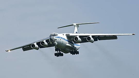 На борьбу с бушующими в Сибири пожарами военно-транспортные самолеты направляются из пунктов постоянной дислокации в аэр...