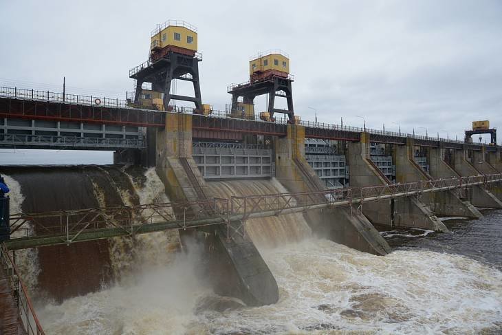 На Волжско-Камском каскаде ГЭС проходит осенний паводок