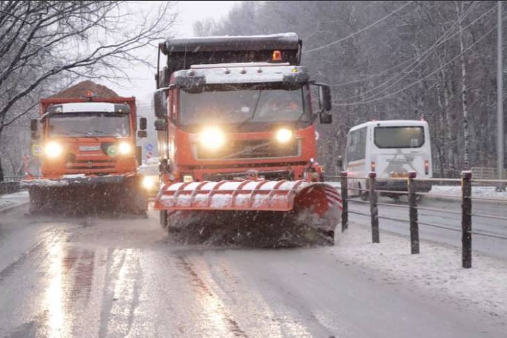 Дорожники и общественный транспорт Подмосковья усилились из-за снегопада