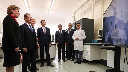 В ходе визита в Новосибирскую область глава кабмина посетил научный центр вирусологии и биотехнологии 