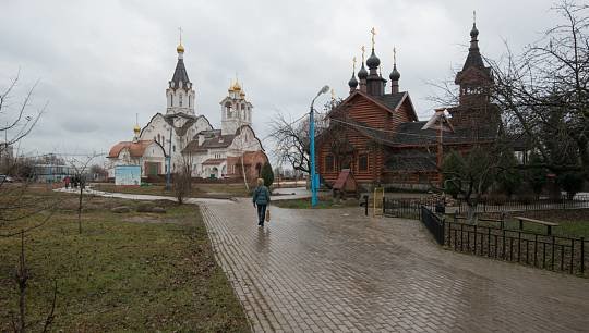 Строительство ведется в районе Митино в рамках программы по строительству православных храмов в Москве