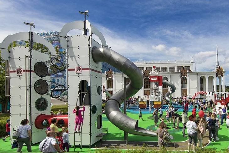На ВДНХ открылась новая детская площадка «Нефтеград»