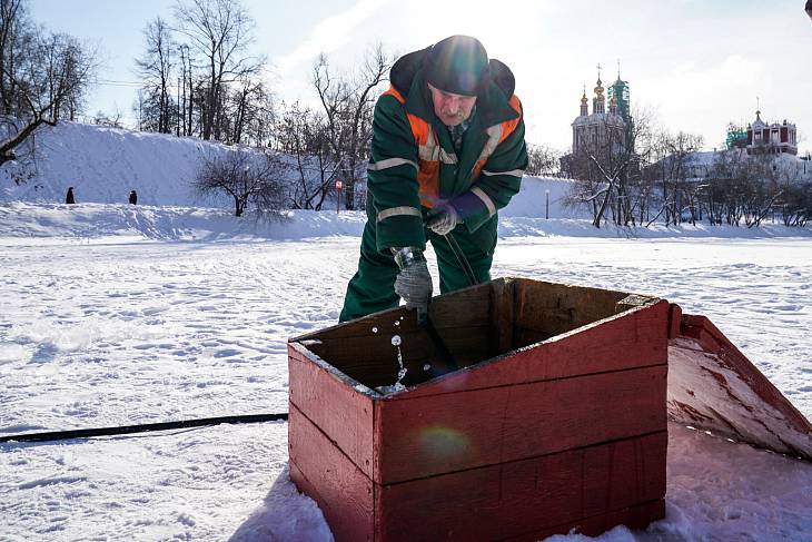 Москва продолжает работы по аэрации водоемов зимой