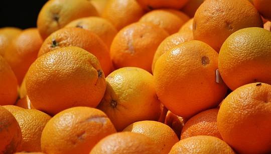 Свежие фрукты, запрещенные к ввозу в Россию, в ходе рейда обнаружили на территории одной из плодово-овощной базы Краснод...