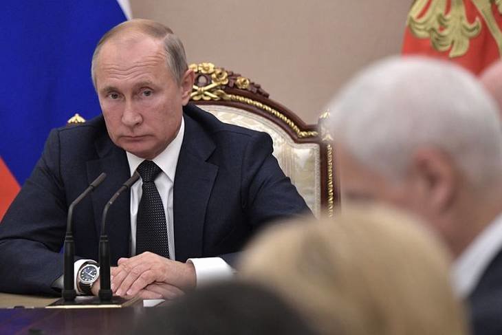 Путин: Никаких фокусов с зарплатами и доплатами медикам