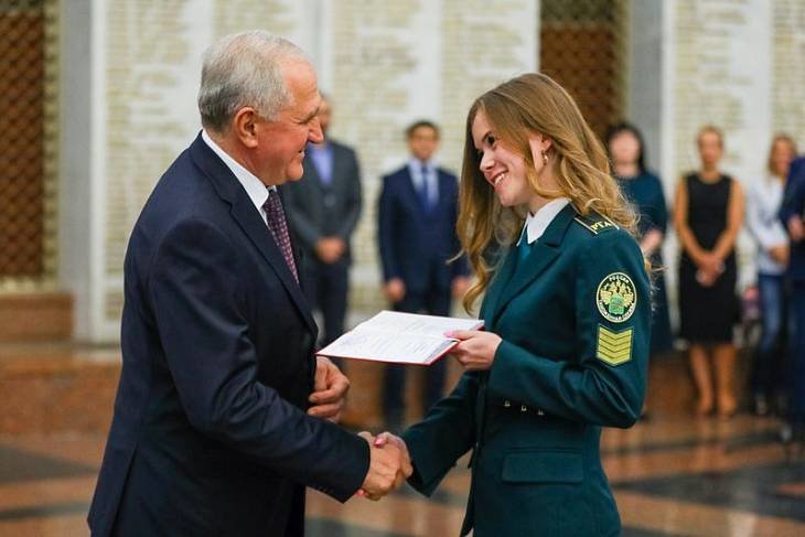 Более 500 выпускников получили дипломы Российской таможенной академии