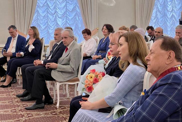 Собянин наградил Евгения Стеблова и Екатерину Гусеву Собянин наградил Евгения Стеблова и Екатерину Гусеву