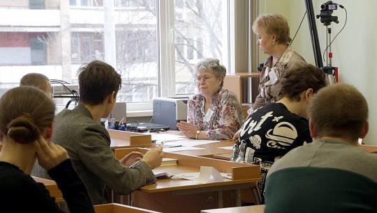 Российские школы с 2011 года постепенно переходят на работу по федеральным государственным образовательным стандартам &#...
