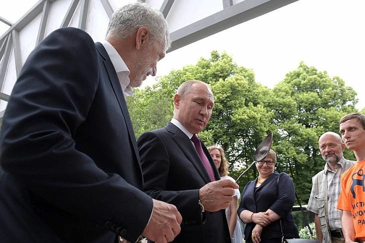 Владимир Путин побывал на месте раскопок в Кремле