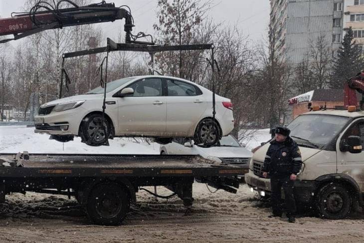 С начала года выявлено 40 нелегальных перевозчиков у аэропортов и ж/д станций региона С начала года выявлено 40 нелегальных перевозчиков у аэропортов и ж/д станций региона
