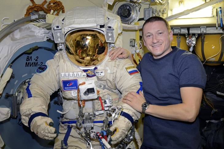 Российские космонавты готовятся к выходу в космос