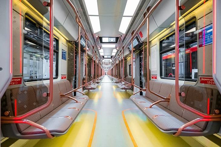 На Кольцевую вышел первый метропоезд нового поколения "Москва-2020"
