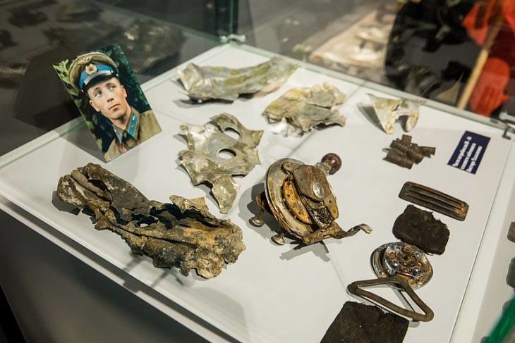 Найденные в Подмосковье обломки самолета Талалихина представили в Музее Победы