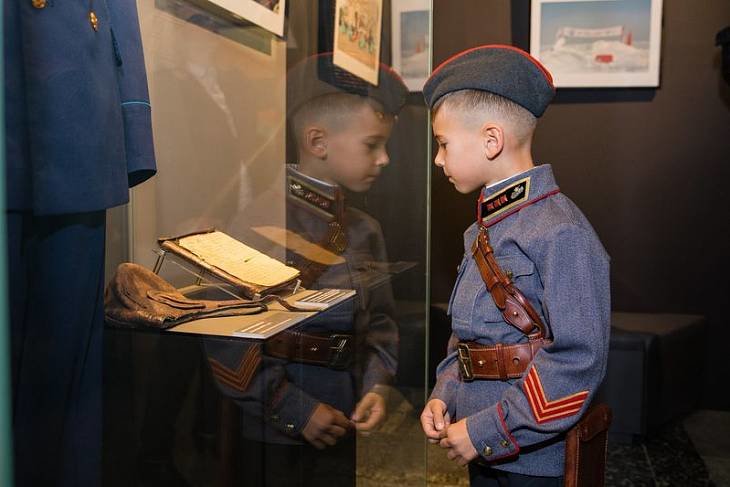 Почти 2,5 тысячи юных москвичей посетили экспозицию "Школьный музей Победы"