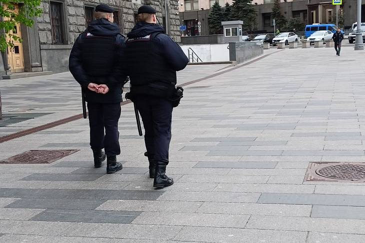 Полицейские УВД юга Москвы задержали соучастника телефонных мошенников Полицейские УВД юга Москвы задержали соучастника телефонных мошенников