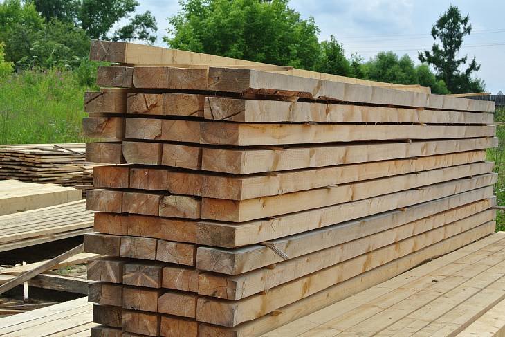 Таможенники выявили контрабанду древесины в Китай