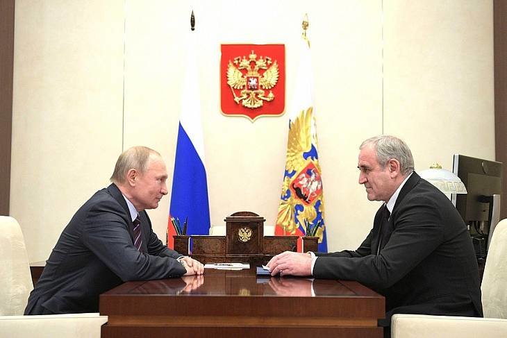 Путин обсудит поправки в Конституцию с лидерами всех парламентских фракций