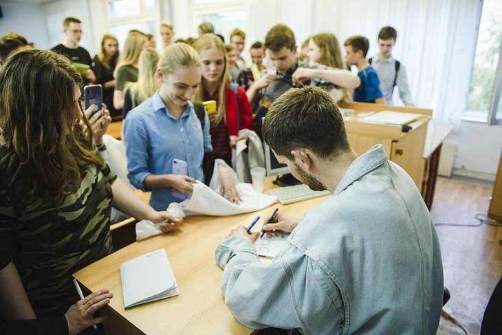 Noize MC провел открытый урок музыки в московской школе